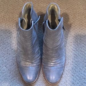 EUC Paul Green silver ankle booties